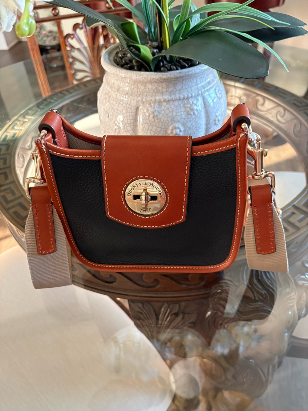 🤎🖤DOONEY & BOURKE PEBBLED LEATHER TURNLOCK MESSENGER BAG!🤎🖤